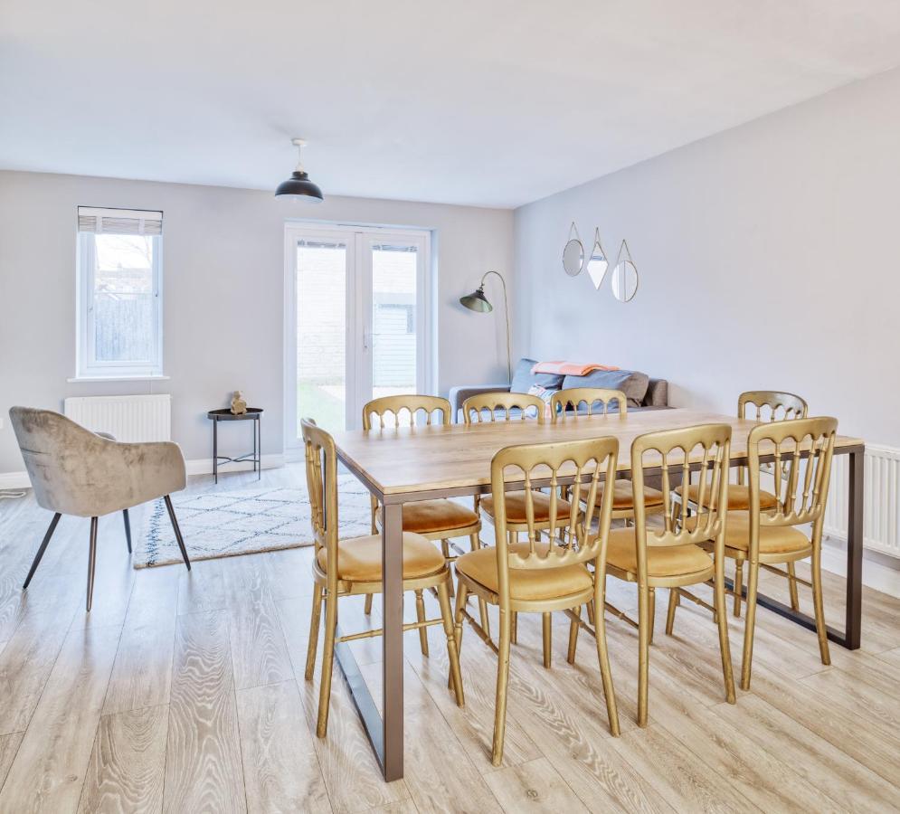 5 Bed House In Gloucester Hucclecote Экстерьер фото